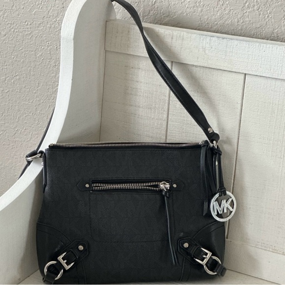 MICHAEL KORS Fallon Medium
Logo Jacquard Messenger Bag Black - Picture 1 of 5